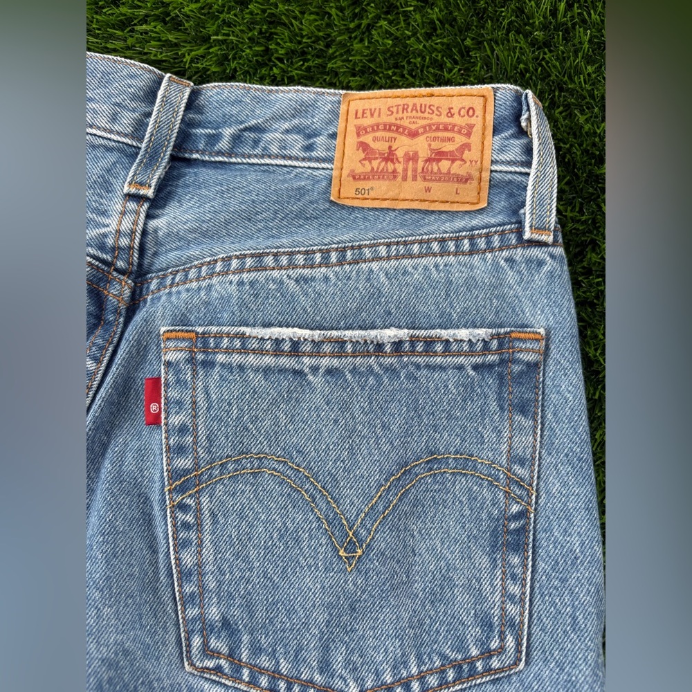Levi's Straight Leg Jeans - Light Blue Wash - Picture 9 of 10